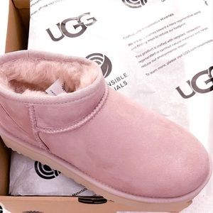 UGG classic ultra mini boots Pink New in Box Size 8 Rose Grey